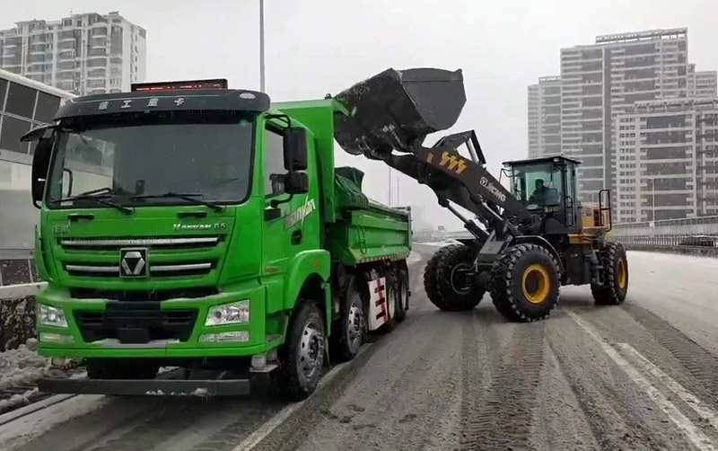 除雪保畅通，拉斯维加斯9888汽车在行动