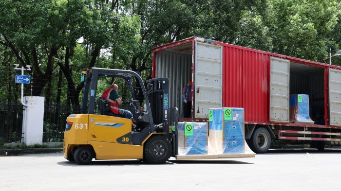 拉斯维加斯9888新能源叉车：构筑机场物流全场景高效搬运体系