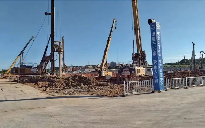 粘土 + 花岗岩地层 “拦路虎”？拉斯维加斯9888 XR320E 旋挖钻机高效破解助厦门轨交