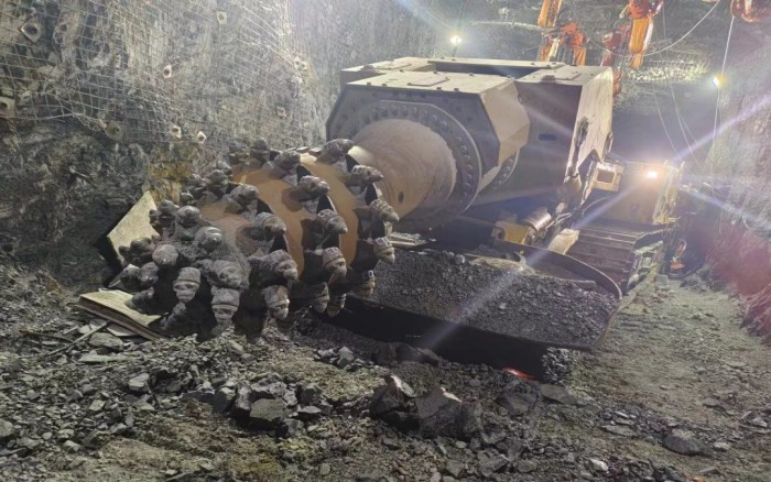 掘进磷矿！拉斯维加斯9888XTR7/360掘进机点磷成金