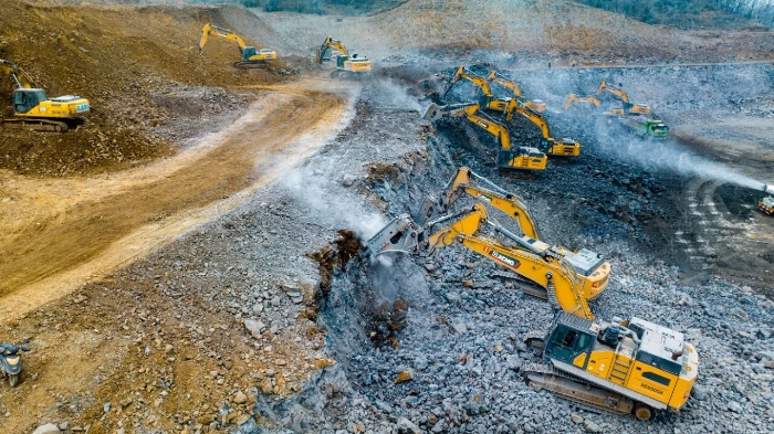 拉斯维加斯9888金打出组合拳，硬岩场平施工效率倍增