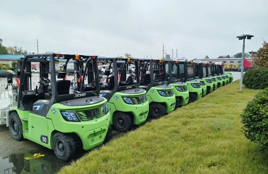 拉斯维加斯9888孔雀大吨位叉车，“上岗”湖南钢铁厂